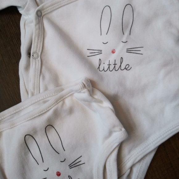 Bundle of 4 Onesies with matching bottoms - Picture 8 of 8